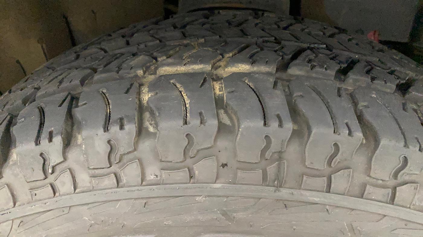 2022 Mahindra Thar LX PETROL HT 4WD AT, Petrol, Automatic, 9,448 km, Right Front Tyre Tread