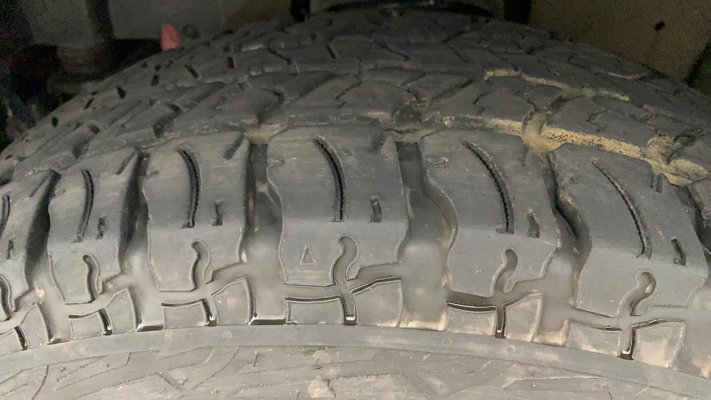 2022 Mahindra Thar LX PETROL HT 4WD AT, Petrol, Automatic, 9,448 km, Left Front Tyre Tread