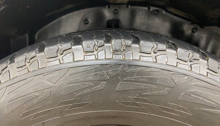 2021 Mahindra Thar LX PETROL HT 4WD AT, Petrol, Automatic, 37,111 km, Left Front Tyre Tread