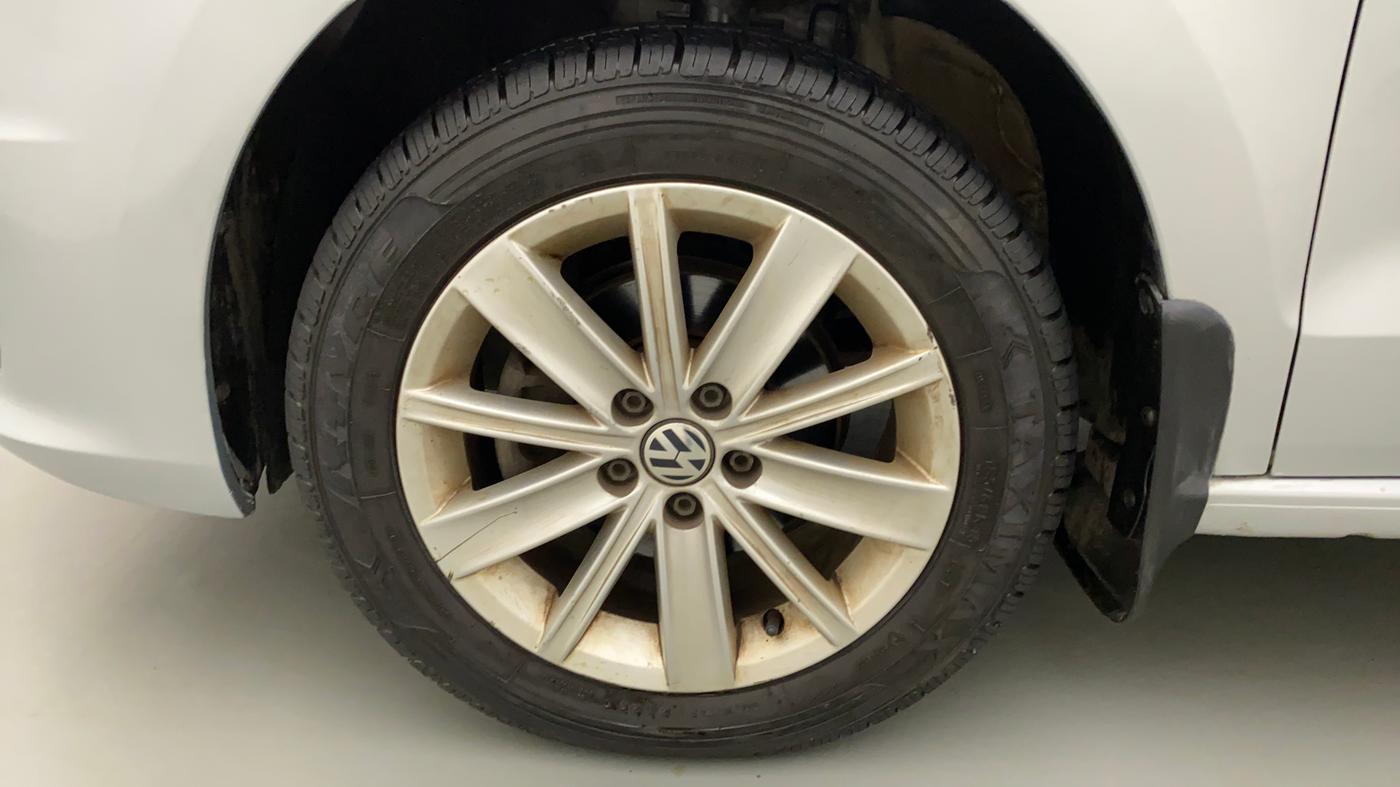 2016 Volkswagen Vento HIGHLINE PETROL AT, Petrol, Automatic, 64,763 km, Left Front Wheel