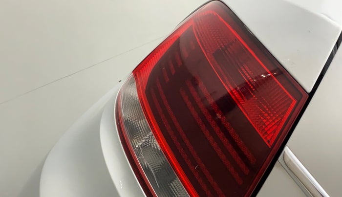 2016 Volkswagen Vento HIGHLINE PETROL AT, Petrol, Automatic, 64,763 km, Left tail light - Minor damage
