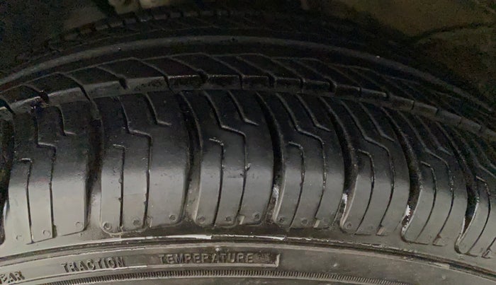 2016 Volkswagen Vento HIGHLINE PETROL AT, Petrol, Automatic, 64,763 km, Left Front Tyre Tread