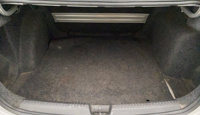 2016 Volkswagen Vento HIGHLINE PETROL AT, Petrol, Automatic, 64,763 km, Boot Inside