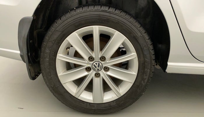 2016 Volkswagen Vento HIGHLINE PETROL AT, Petrol, Automatic, 64,763 km, Right Rear Wheel