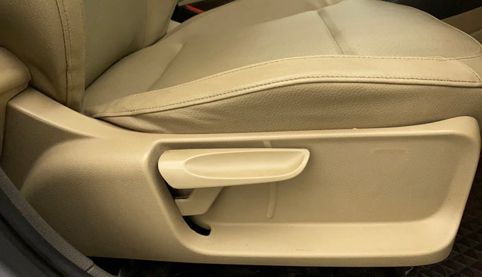 2016 Volkswagen Vento HIGHLINE PETROL AT, Petrol, Automatic, 64,763 km, Driver Side Adjustment Panel