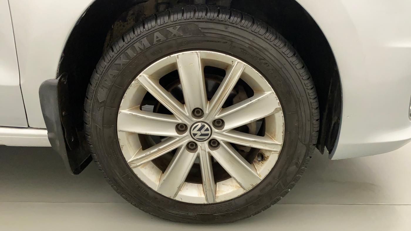 2016 Volkswagen Vento HIGHLINE PETROL AT, Petrol, Automatic, 64,763 km, Right Front Wheel
