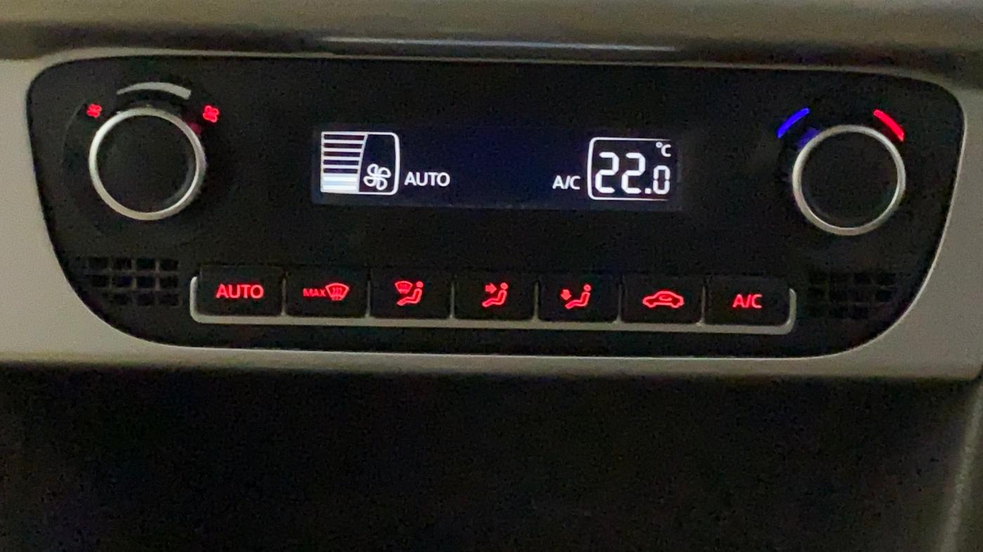 2016 Volkswagen Vento HIGHLINE PETROL AT, Petrol, Automatic, 64,763 km, Automatic Climate Control