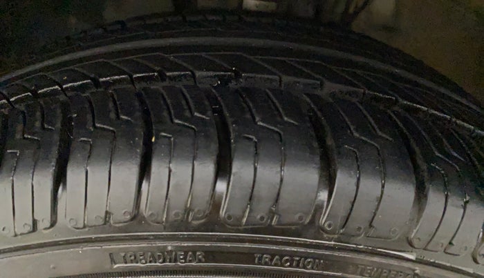 2016 Volkswagen Vento HIGHLINE PETROL AT, Petrol, Automatic, 64,763 km, Right Front Tyre Tread
