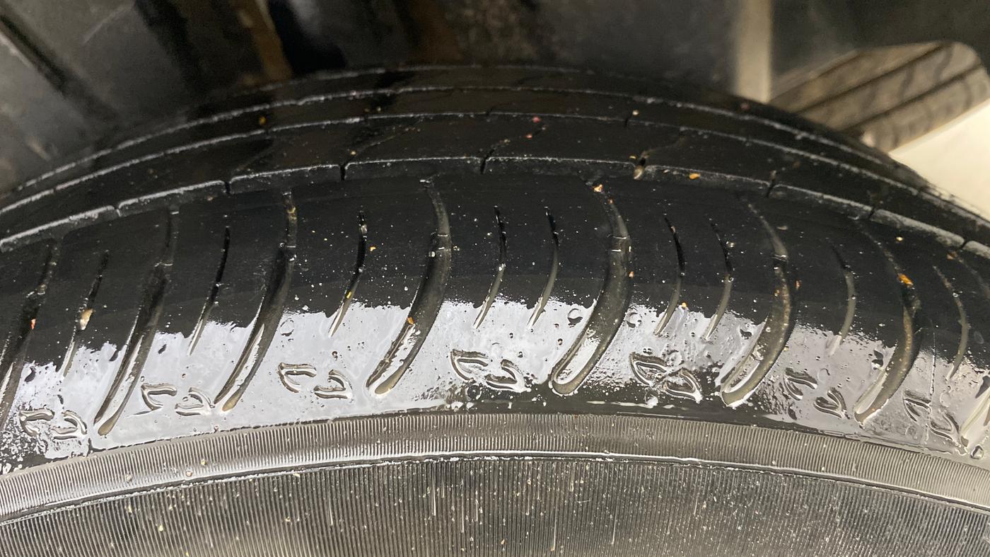 2022 Maruti XL6 ALPHA PLUS AT, Petrol, Automatic, 42,211 km, Left Rear Tyre Tread