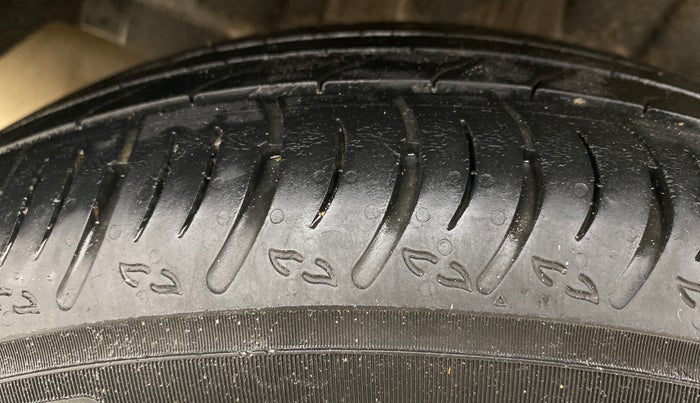 2022 Maruti XL6 ALPHA PLUS AT, Petrol, Automatic, 42,211 km, Right Rear Tyre Tread