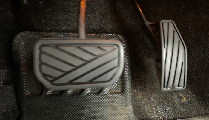 2022 Maruti XL6 ALPHA PLUS AT, Petrol, Automatic, 42,211 km, Pedals