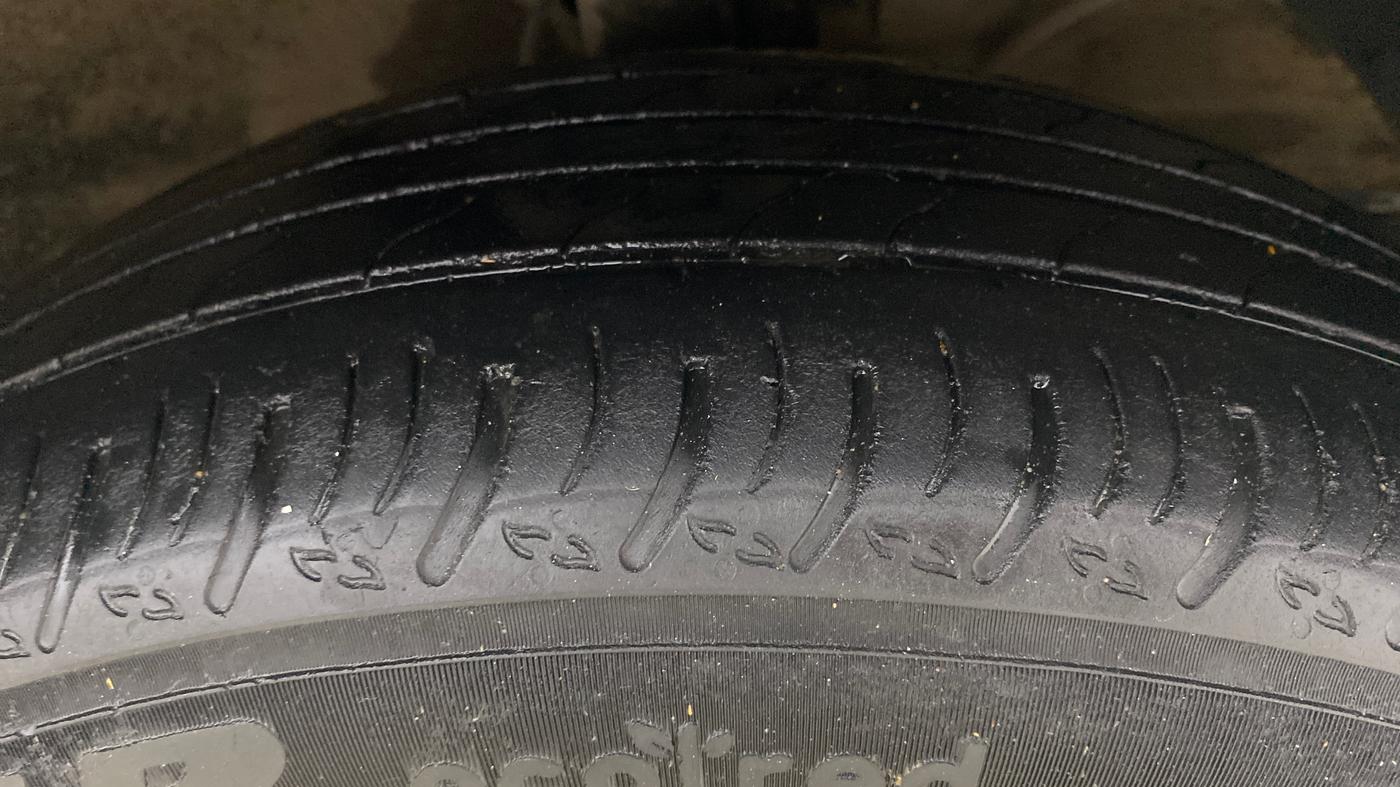 2022 Maruti XL6 ALPHA PLUS AT, Petrol, Automatic, 42,211 km, Right Front Tyre Tread