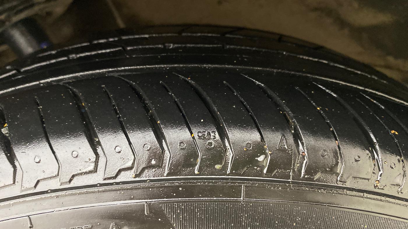 2022 Maruti XL6 ALPHA PLUS AT, Petrol, Automatic, 42,211 km, Left Front Tyre Tread