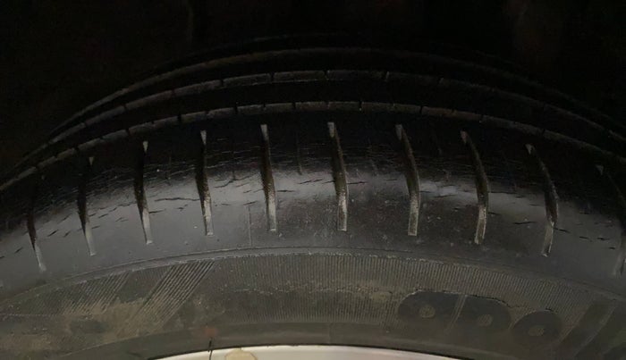 2015 Hyundai Elite i20 ASTA 1.2, Petrol, Manual, 15,343 km, Left Rear Tyre Tread