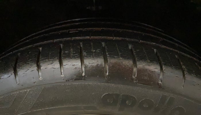 2015 Hyundai Elite i20 ASTA 1.2, Petrol, Manual, 15,343 km, Right Front Tyre Tread