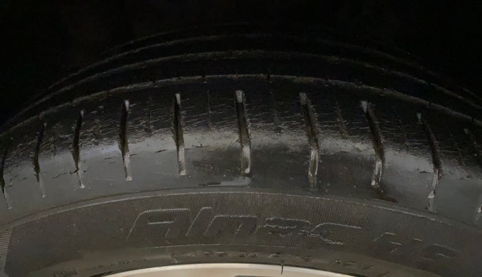 2015 Hyundai Elite i20 ASTA 1.2, Petrol, Manual, 15,343 km, Left Front Tyre Tread