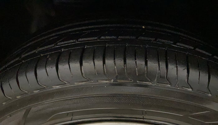 2015 Hyundai Elite i20 MAGNA 1.2, Petrol, Manual, 70,708 km, Left Front Tyre Tread