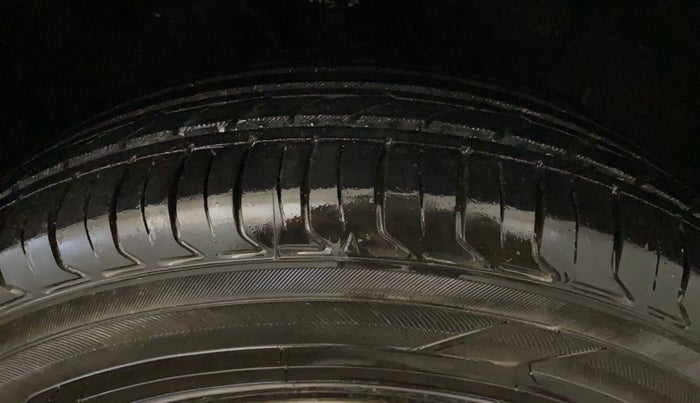 2015 Hyundai Elite i20 MAGNA 1.2, Petrol, Manual, 70,708 km, Right Front Tyre Tread