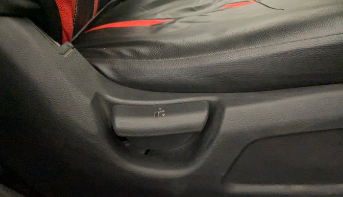 2015 Hyundai Elite i20 MAGNA 1.2, Petrol, Manual, 70,708 km, Driver Side Adjustment Panel