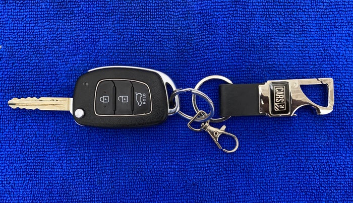 2019 Hyundai VENUE S 1.2, Petrol, Manual, 25,672 km, Key Close Up