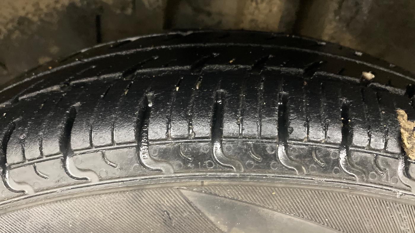 2017 Renault Kwid CLIMBER 1.0 AMT, Petrol, Automatic, 61,950 km, Left Front Tyre Tread