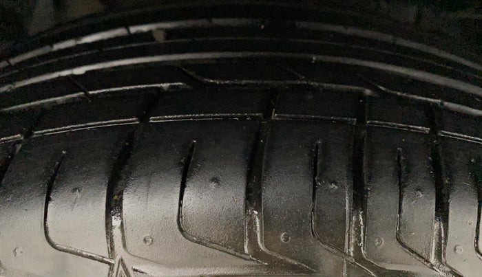 2022 Tata NEXON XZA PLUS (O) PETROL DARK EDITION, Petrol, Automatic, 4,391 km, Right Front Tyre Tread