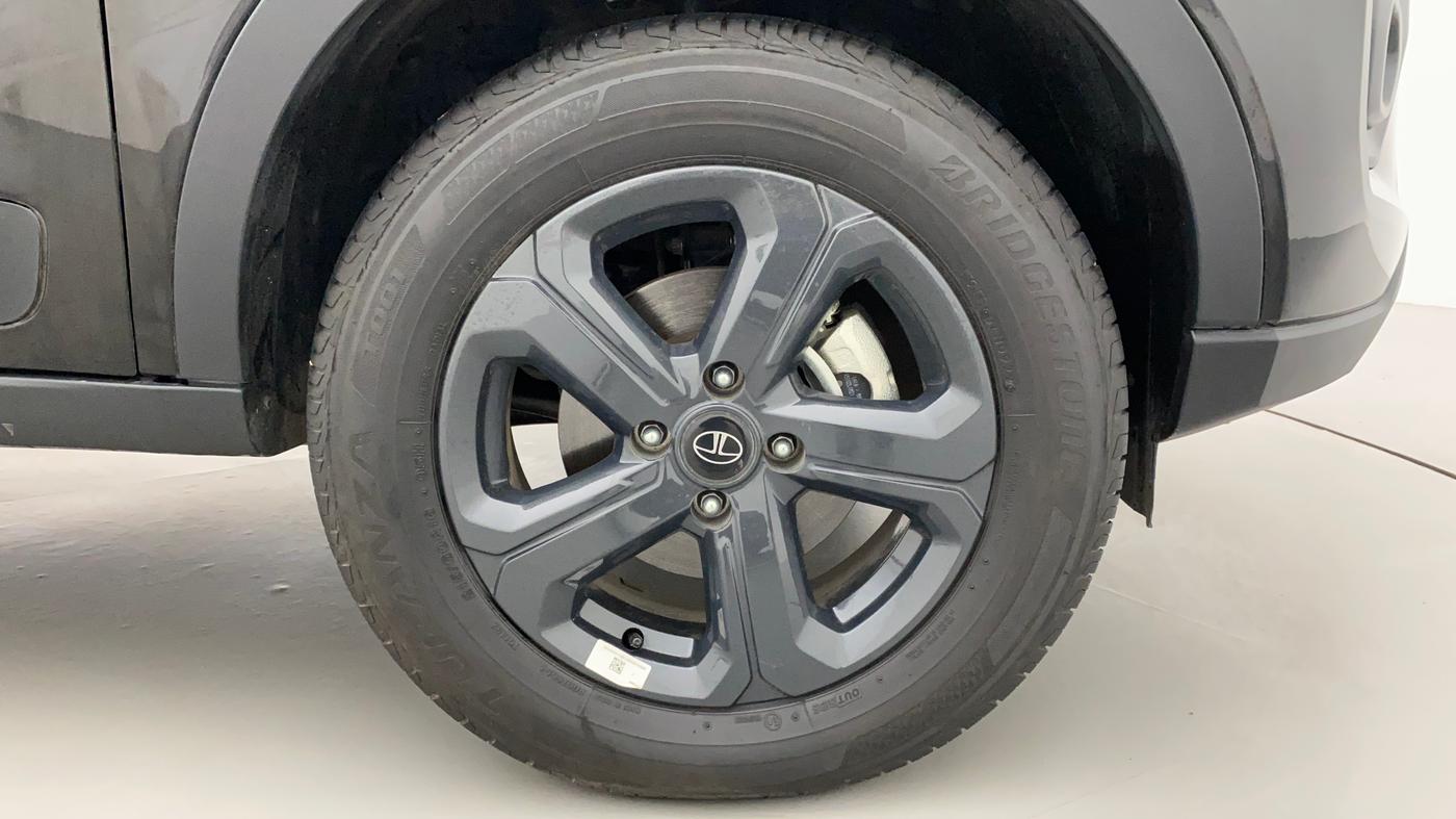 2022 Tata NEXON XZA PLUS (O) PETROL DARK EDITION, Petrol, Automatic, 4,391 km, Right Front Wheel