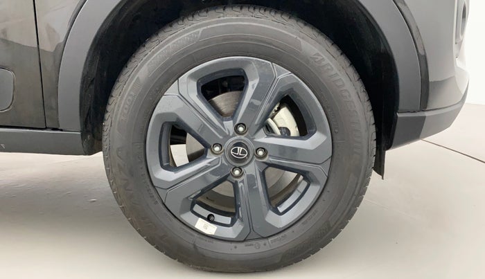2022 Tata NEXON XZA PLUS (O) PETROL DARK EDITION, Petrol, Automatic, 4,391 km, Right Front Wheel