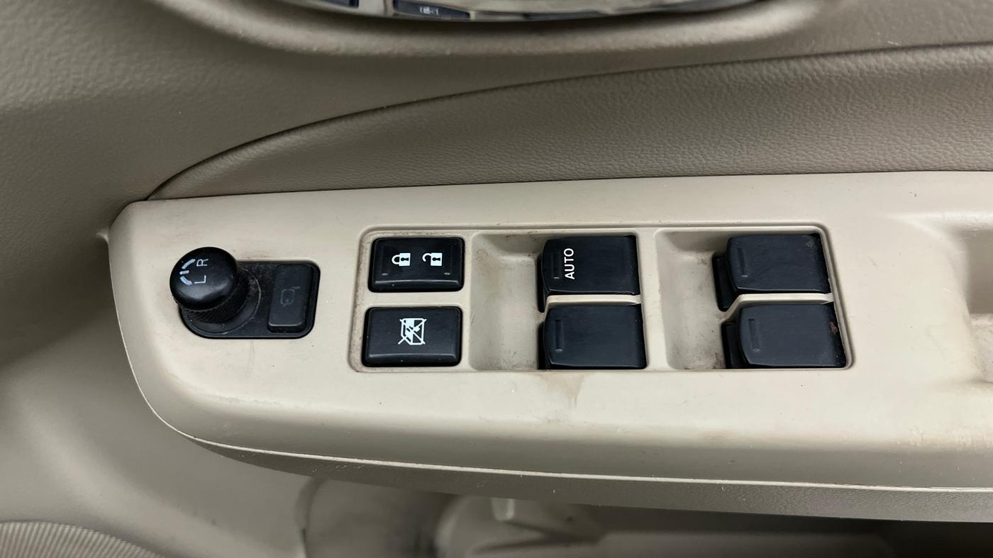 2018 Maruti Ciaz ALPHA  AT 1.5 SHVS PETROL, Petrol, Automatic, 1,02,771 km, Driver Side Door Panels Control