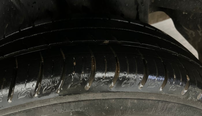 2018 Maruti Ciaz ALPHA  AT 1.5 SHVS PETROL, Petrol, Automatic, 1,02,311 km, Left Rear Tyre Tread