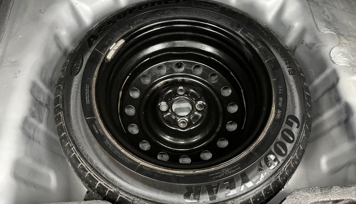 2018 Maruti Ciaz ALPHA  AT 1.5 SHVS PETROL, Petrol, Automatic, 1,02,311 km, Spare Tyre