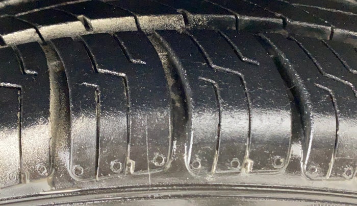 2019 Ford New Figo TITANIUM 1.2 PETROL MT, Petrol, Manual, 31,429 km, Right Front Tyre Tread