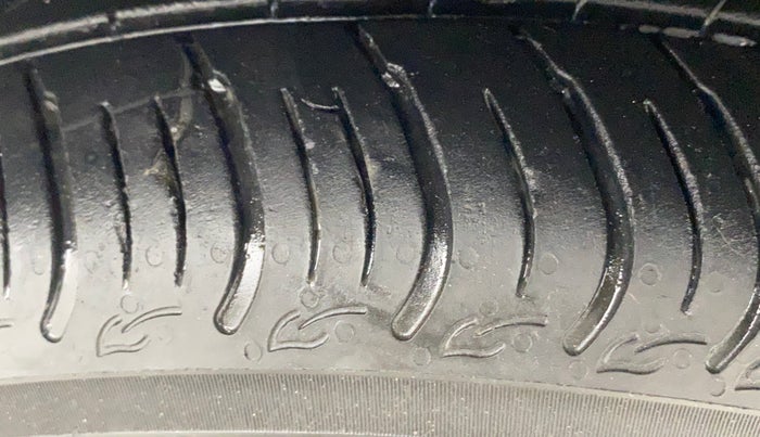 2019 Ford New Figo TITANIUM 1.2 PETROL MT, Petrol, Manual, 31,429 km, Right Rear Tyre Tread