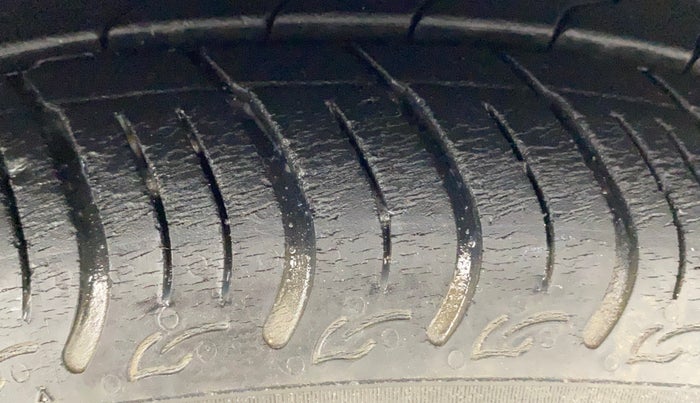 2019 Ford New Figo TITANIUM 1.2 PETROL MT, Petrol, Manual, 31,429 km, Left Front Tyre Tread