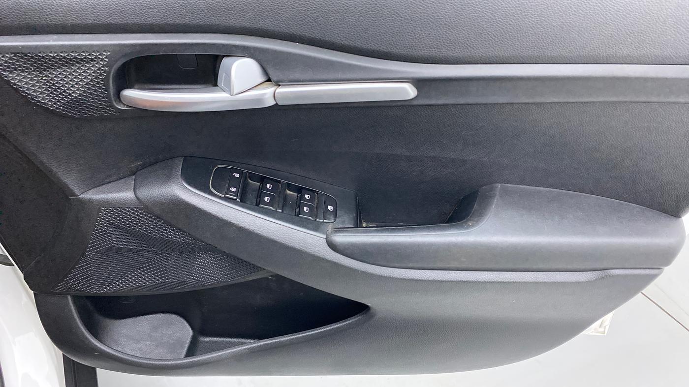 2020 KIA SELTOS HTE 1.5 MT DIESEL, Diesel, Manual, 66,982 km, Driver Side Door Panels Control