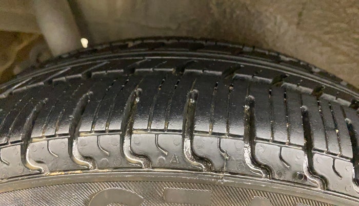 2017 Maruti Wagon R 1.0 VXI, Petrol, Manual, 35,781 km, Right Rear Tyre Tread