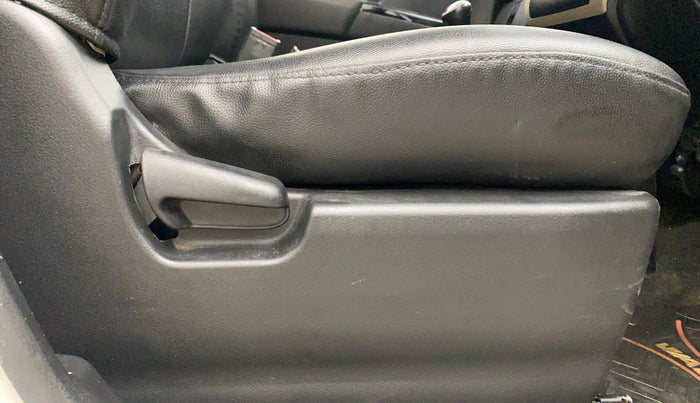 2017 Maruti Wagon R 1.0 VXI, Petrol, Manual, 35,781 km, Driver Side Adjustment Panel