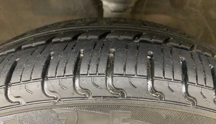 2017 Maruti Wagon R 1.0 VXI, Petrol, Manual, 35,781 km, Left Front Tyre Tread