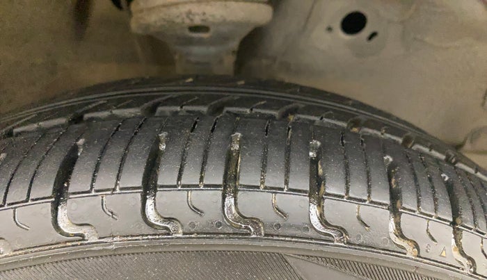 2017 Maruti Wagon R 1.0 VXI, Petrol, Manual, 35,781 km, Right Front Tyre Tread