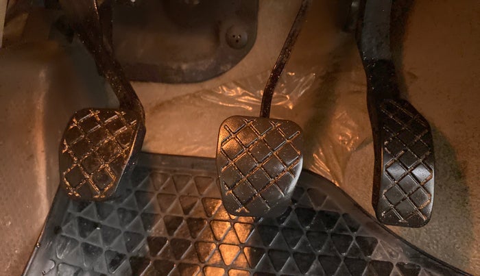 2015 Volkswagen Vento HIGHLINE 1.6 MPI, Petrol, Manual, 83,825 km, Pedals