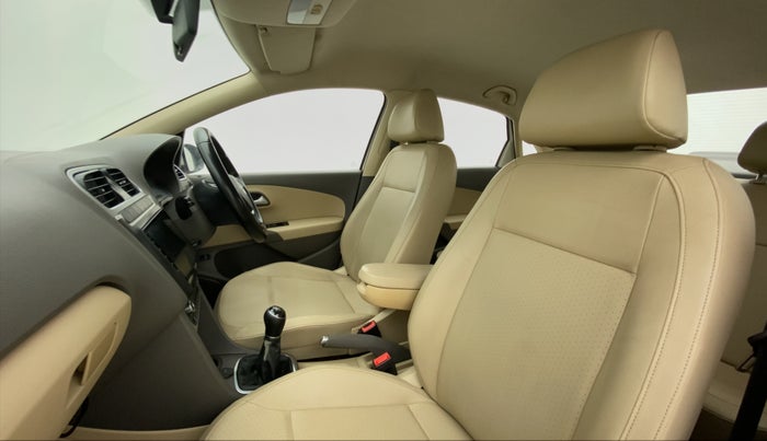 2015 Volkswagen Vento HIGHLINE 1.6 MPI, Petrol, Manual, 83,825 km, Right Side Front Door Cabin