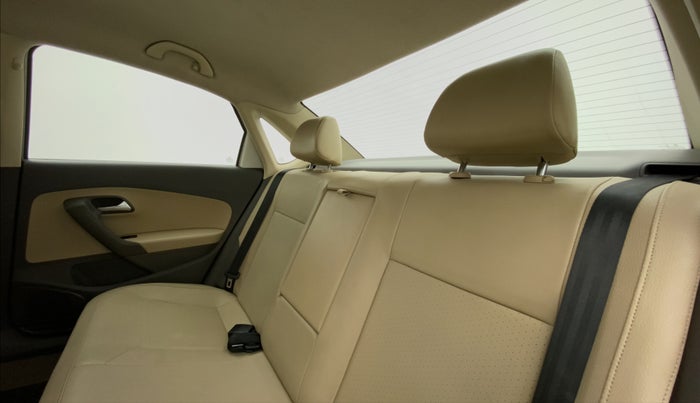 2015 Volkswagen Vento HIGHLINE 1.6 MPI, Petrol, Manual, 83,825 km, Right Side Rear Door Cabin