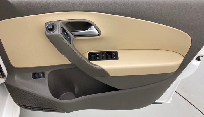 2015 Volkswagen Vento HIGHLINE 1.6 MPI, Petrol, Manual, 83,825 km, Driver Side Door Panels Control