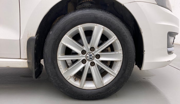 2015 Volkswagen Vento HIGHLINE 1.6 MPI, Petrol, Manual, 83,825 km, Right Front Wheel