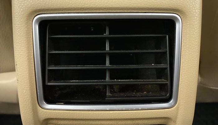 2015 Volkswagen Vento HIGHLINE 1.6 MPI, Petrol, Manual, 83,825 km, Rear AC Vents