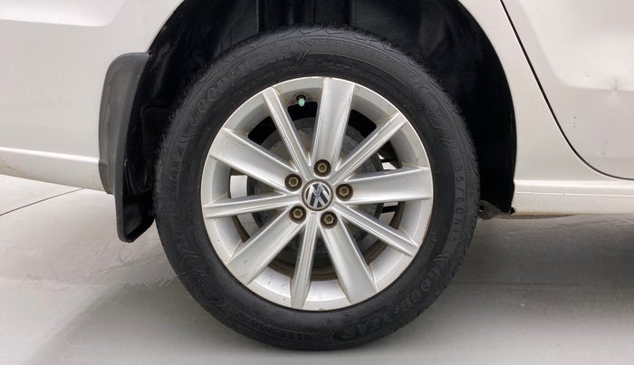 2015 Volkswagen Vento HIGHLINE 1.6 MPI, Petrol, Manual, 83,825 km, Right Rear Wheel