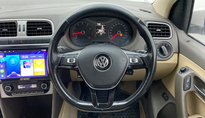 2015 Volkswagen Vento HIGHLINE 1.6 MPI, Petrol, Manual, 83,825 km, Steering Wheel Close Up