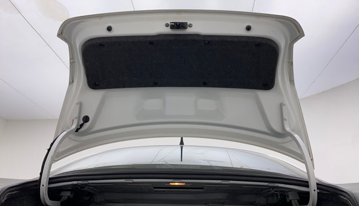 2015 Volkswagen Vento HIGHLINE 1.6 MPI, Petrol, Manual, 83,825 km, Boot Door Open