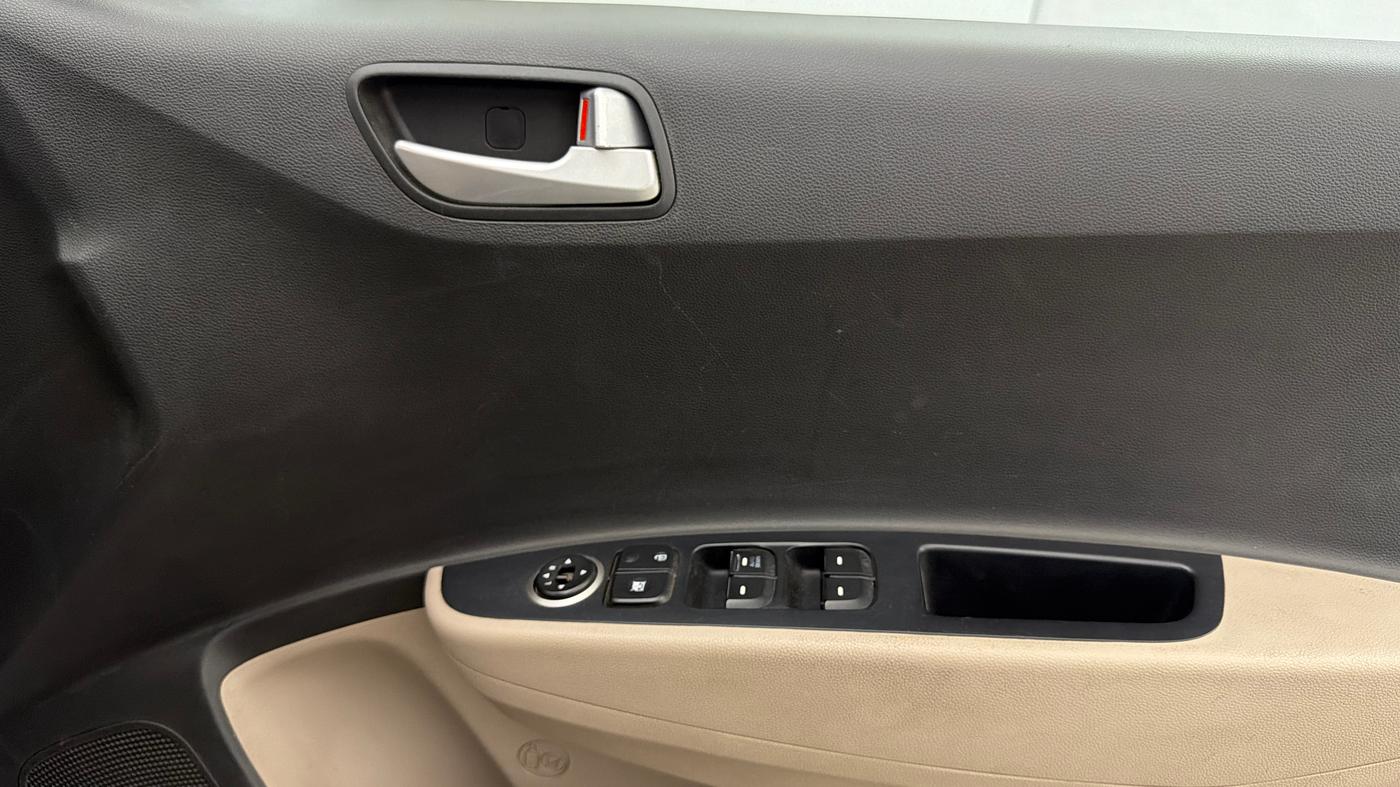 2017 Hyundai Grand i10 SPORTZ 1.2 KAPPA VTVT, Petrol, Manual, 60,132 km, Driver Side Door Panels Control