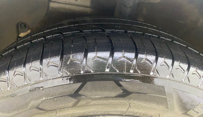 2020 Hyundai GRAND I10 NIOS SPORTZ 1.2 KAPPA VTVT CNG, CNG, Manual, 69,942 km, Left Front Tyre Tread